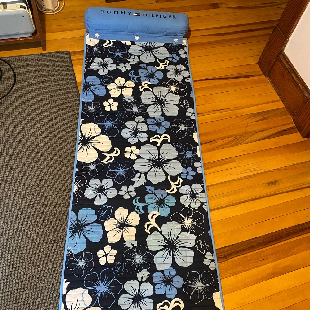 Tommy Hilfiger beach mat